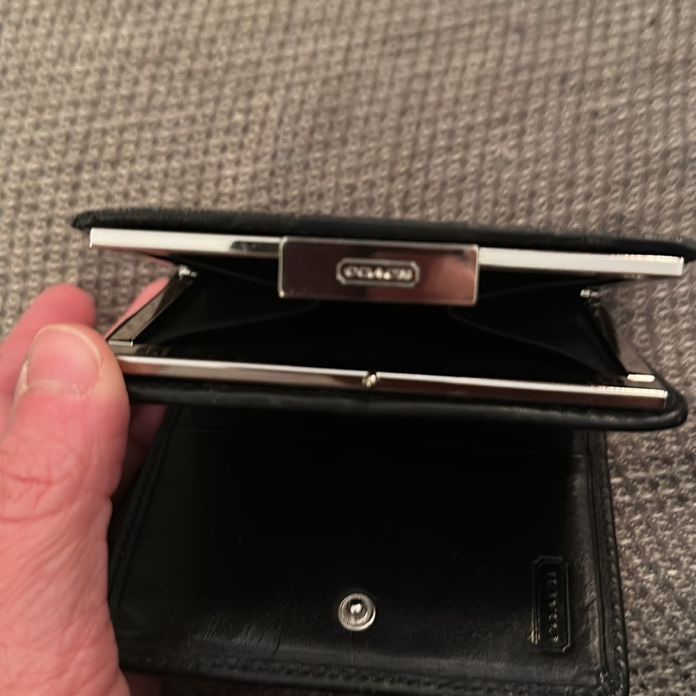 Vintage Coach Black Leather bifold Wallet - Picture 6 of 6